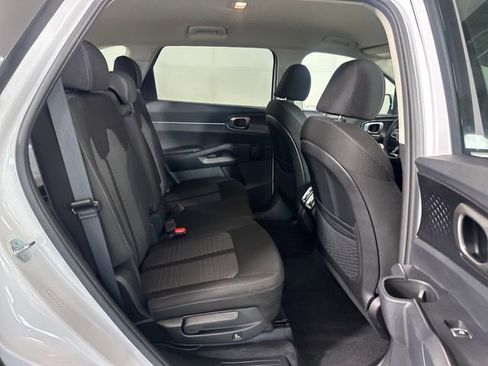 Used 2023 Kia Sorento LX AWD/4WD image 27