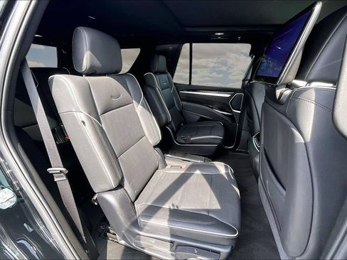 Used 2025 Cadillac Escalade Premium Luxury AWD/4WD image 25