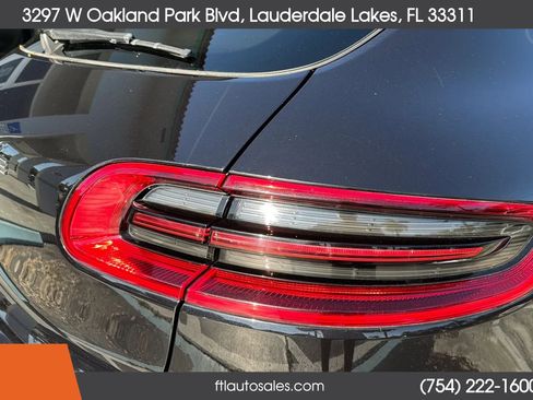 Used 2017 Porsche Macan S image 12