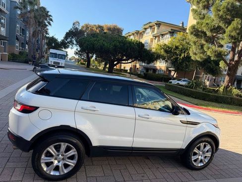 Used 2017 Land Rover Range Rover Evoque SE Premium AWD/4WD image 25
