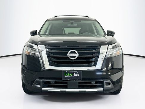Used 2023 Nissan Pathfinder SL AWD/4WD image 2