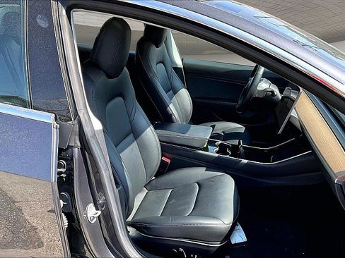 Used 2018 Tesla Model 3 Long Range image 14