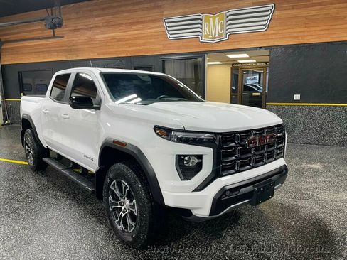 Used 2025 GMC Canyon AT4 w/ Technology Plus Package AWD/4WD image 2