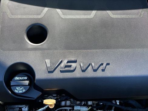 Used 2018 Chevrolet Traverse Premier FWD image 33