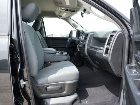 Used 2018 RAM 1500 Express w/ Black Ram 1500 Express Group AWD/4WD image 19