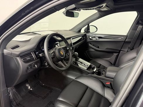 Certified 2026 Porsche Macan AWD/4WD image 4