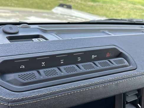 Used 2025 Ford Bronco Badlands AWD/4WD image 29