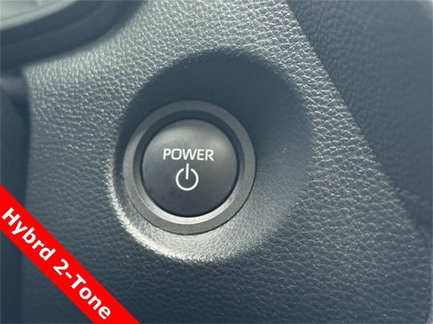 Used 2024 Toyota Corolla Cross SE image 17