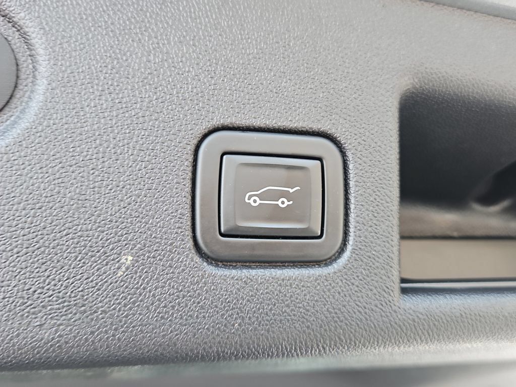 Used 2024 Chevrolet Equinox LT FWD image 12