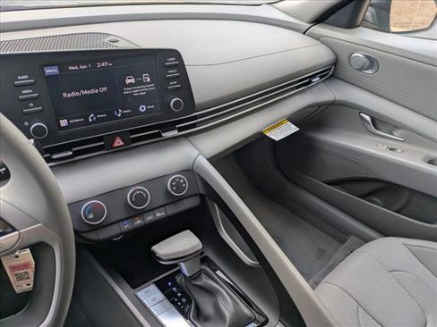New 2026 Hyundai Elantra SE FWD image 13