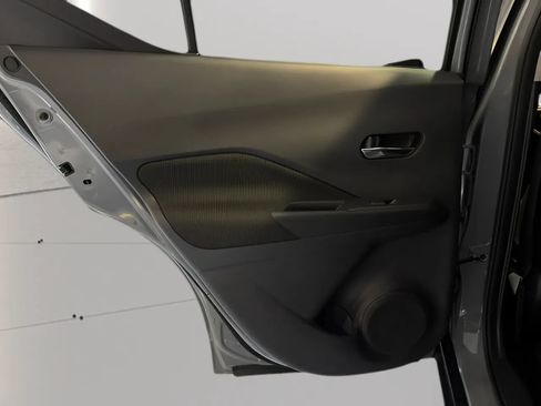 Used 2022 Nissan Kicks SV w/ Interior Electronics Package FWD image 14