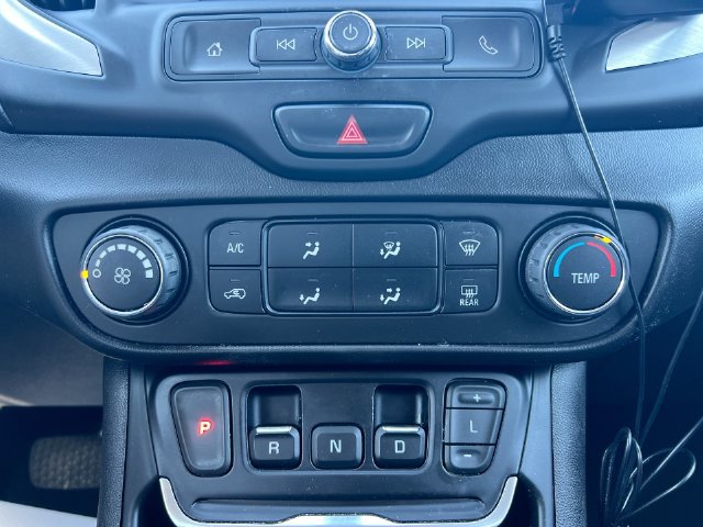 Used 2018 GMC Terrain SLE FWD image 18