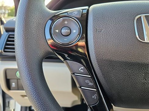 Used 2017 Honda Accord LX image 22