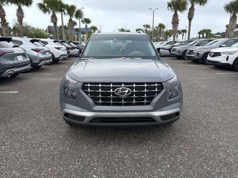 Used 2022 Hyundai Venue SEL image 2