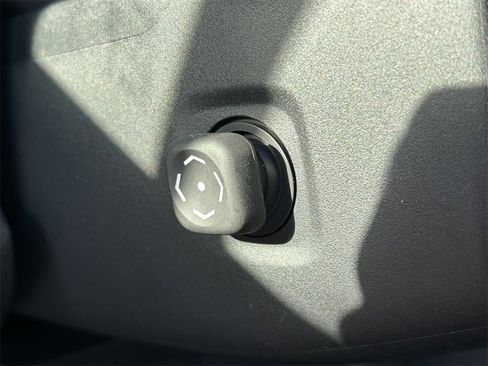 Used 2023 Toyota Sienna Platinum image 30