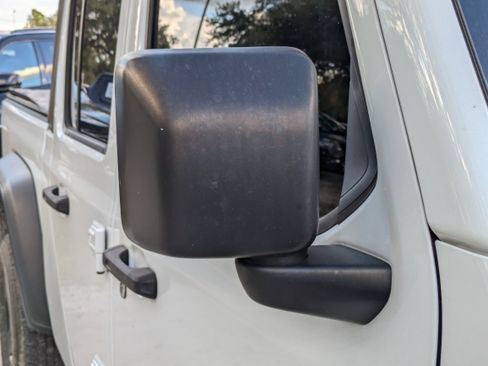 Used 2022 Jeep Gladiator Sport image 11