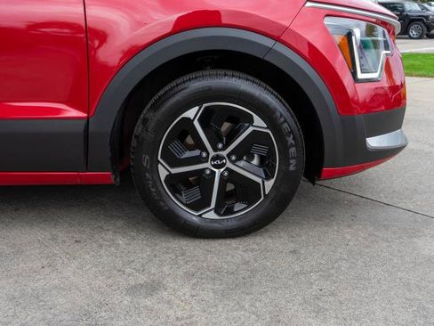 Certified 2024 Kia Niro LX image 32