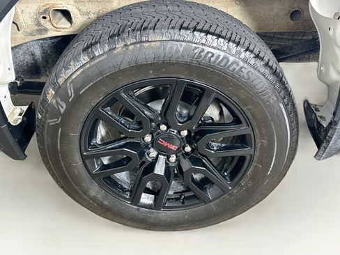 Used 2024 GMC Sierra 1500 Elevation AWD/4WD image 11