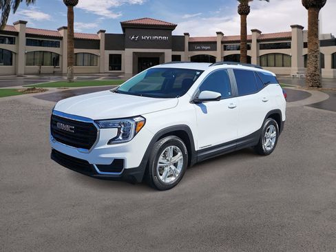 Used 2022 GMC Terrain SLE w/ Driver Convenience Package FWD image 4