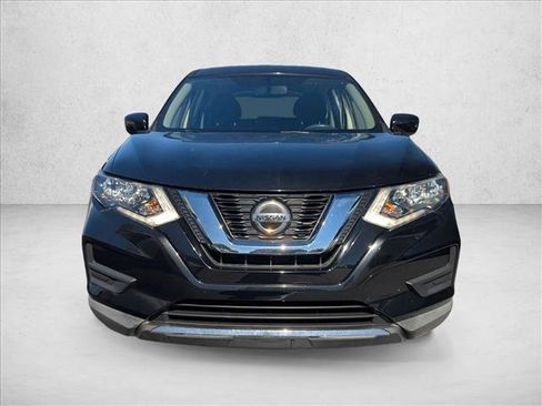 Used 2018 Nissan Rogue S image 2