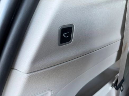 Used 2023 Chrysler Pacifica Touring-L FWD image 36