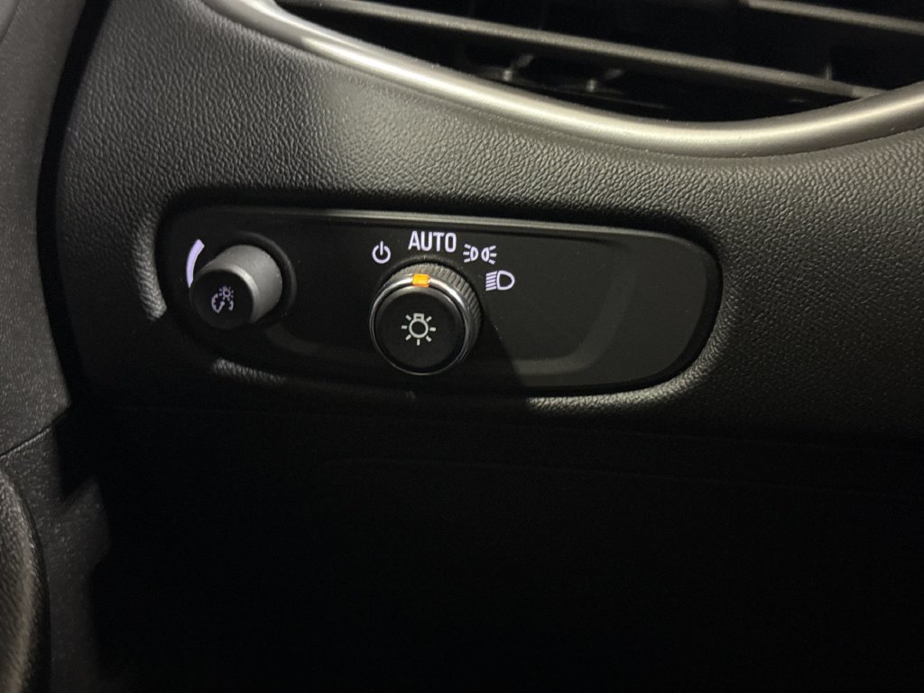 Used 2022 Chevrolet Malibu LS FWD image 18