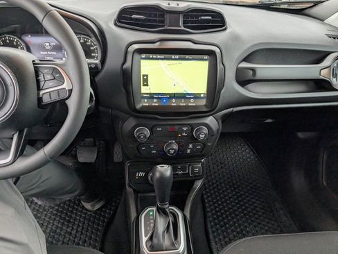 Used 2023 Jeep Renegade Latitude image 3
