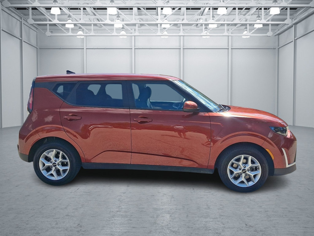 Used 2024 Kia Soul LX w/ LX Technology Package FWD image 5