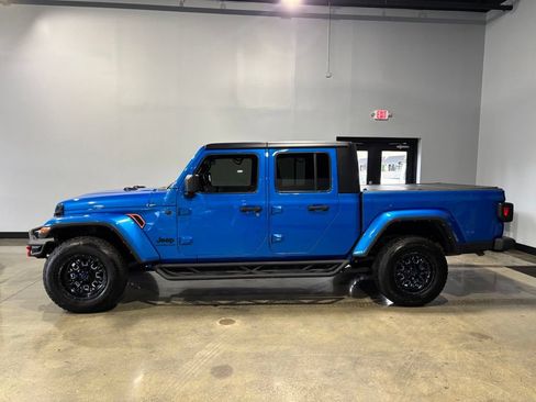 Used 2022 Jeep Gladiator Sport AWD/4WD image 3