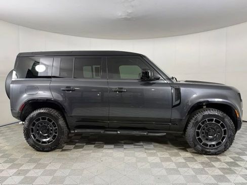 Used 2025 Land Rover Defender 110 V8 AWD/4WD image 11