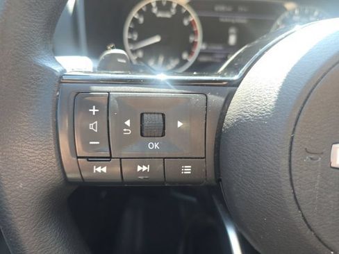 Used 2022 Nissan Rogue SV FWD image 25