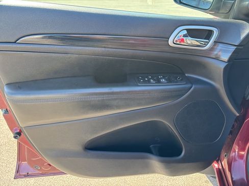 Used 2019 Jeep Grand Cherokee Altitude image 9