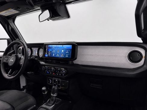 Used 2024 Jeep Wrangler Unlimited w/ Convenience Group AWD/4WD image 20