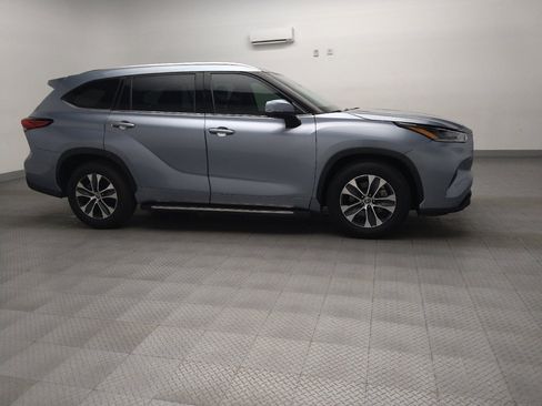 Used 2021 Toyota Highlander XLE image 11