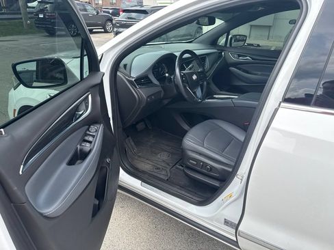 Used 2023 Buick Enclave Essence FWD image 5
