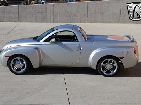 Used 2005 Chevrolet SSR w/ Preferred Equipment Group image 12