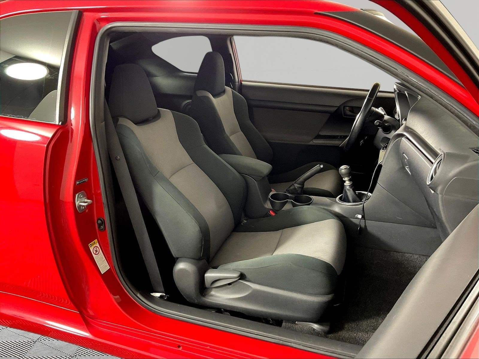 Used 2015 Scion tC FWD image 27