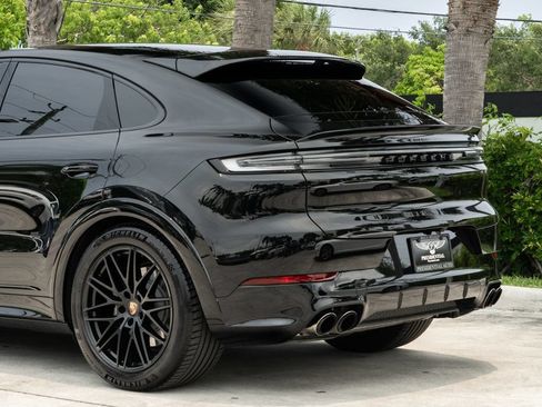 Used 2025 Porsche Cayenne GTS AWD/4WD image 6
