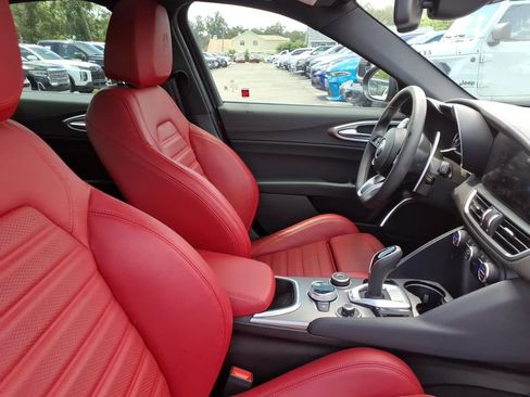 Used 2023 Alfa Romeo Giulia Veloce RWD image 12