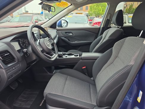 Used 2022 Nissan Rogue SV AWD/4WD image 2