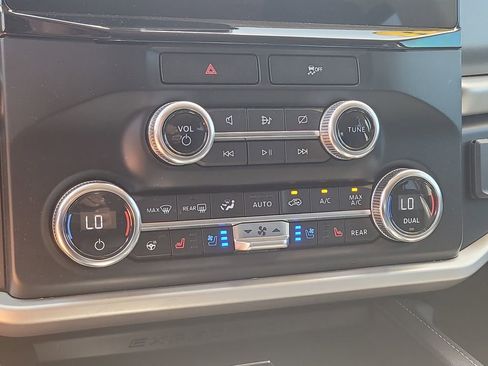 Used 2023 Ford Expedition XLT image 25