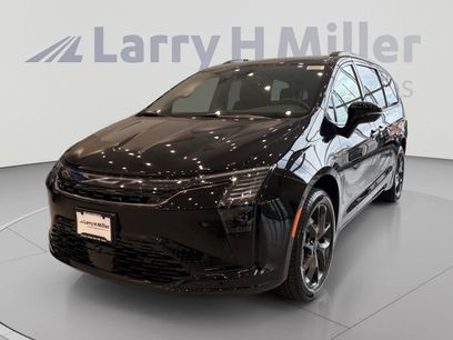 New 2027 Chrysler Pacifica Limited