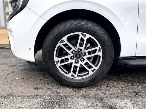 Used 2025 Ford Expedition Active AWD/4WD image 4