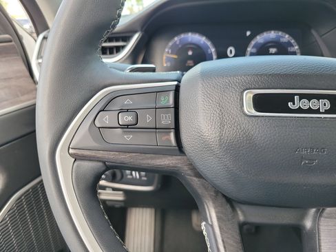 Used 2023 Jeep Grand Cherokee L Limited w/ Black Appearance Package image 30