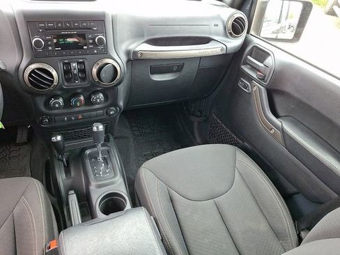 Used 2018 Jeep Wrangler Unlimited Sport AWD/4WD image 16