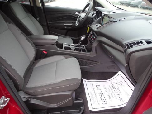 Used 2018 Ford Escape SE w/ SE SYNC Package image 38