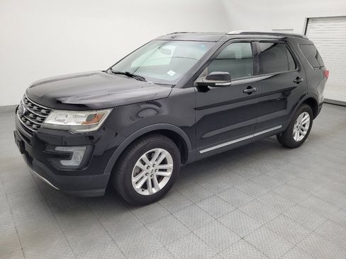 Used 2017 Ford Explorer XLT w/ Equipment Group 201A FWD image 2