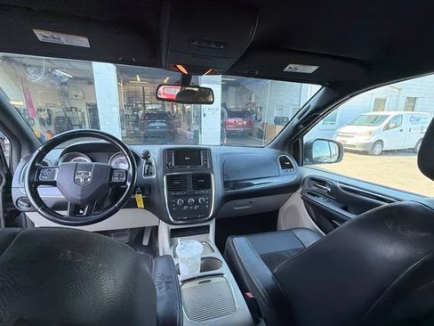 Used 2020 Dodge Grand Caravan SXT FWD image 11