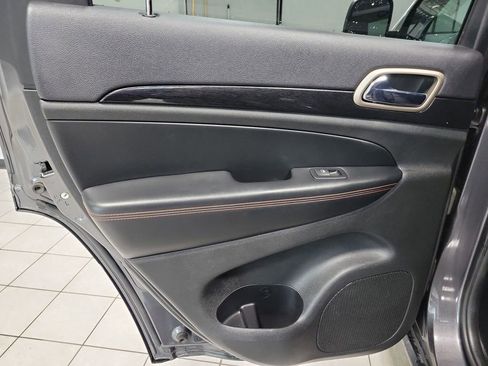 Used 2016 Jeep Grand Cherokee Laredo 75th Anniversary image 29