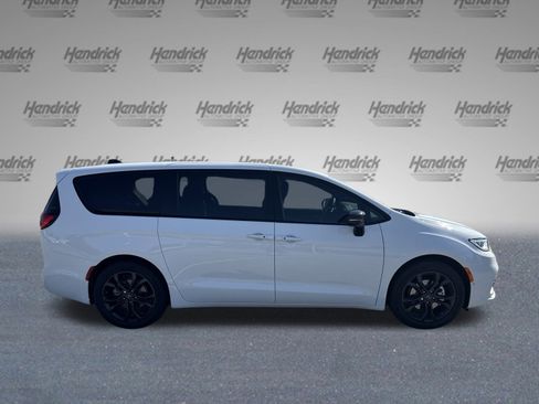 New 2026 Chrysler Pacifica Select image 9